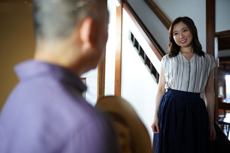 Chồng vắng nhà vợ dâm phải lòng gã thị trưởng dâm