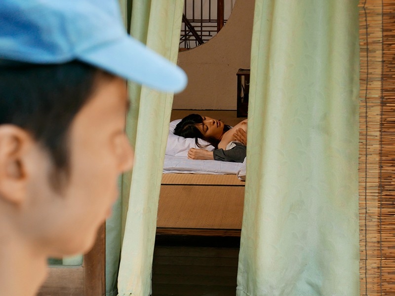 Trộm nhìn tình củ và chồng đang làm tình và cái kết...