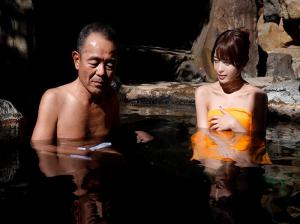 CAWD-080 Bố già ngoại tình với cô gái trẻ - Moko Sakurah